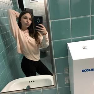 Meet your Posher, Holly